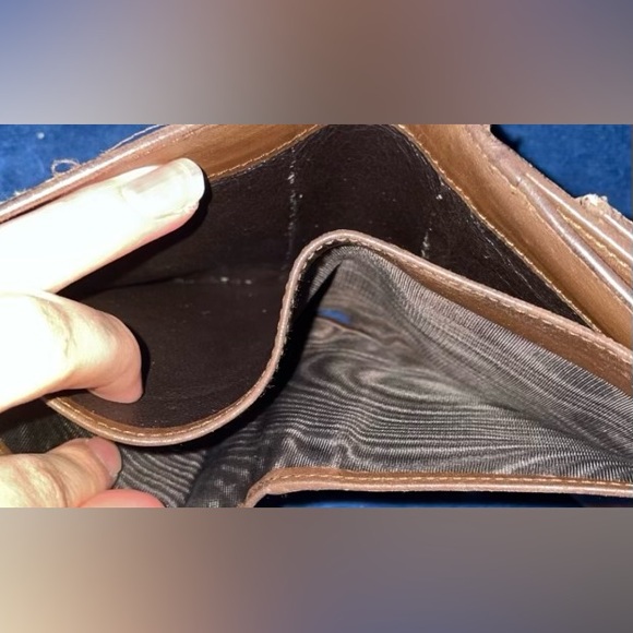 Authentic Gucci GG Wallet Canvas Leather - Picture 5 of 8